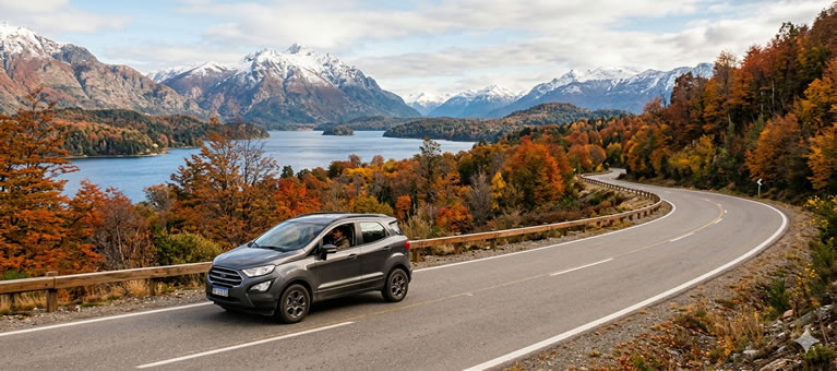 Consejos para manejar un auto de alquiler en Bariloche durante el otoño